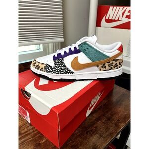 New Women's Nike Dunk Low SE- 8.5W